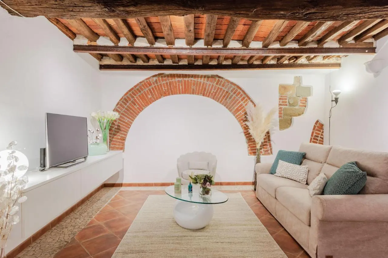 Casa Al Dipinto, Contemporary Apartment With Lucca