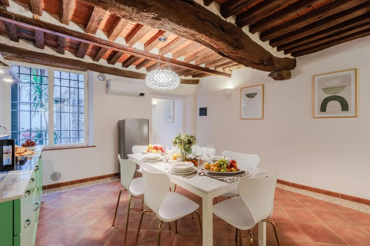 Casa Al Dipinto, Contemporary Apartment With Lucca